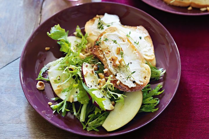 Cooking Salads Goats cheese croutes with endive, apple & hazelnut salad