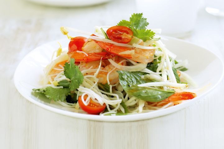 Cooking Salads Green papaya salad with chilli prawns