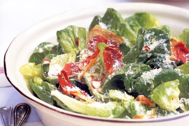 Cooking Salads Green salad with prosciutto shards