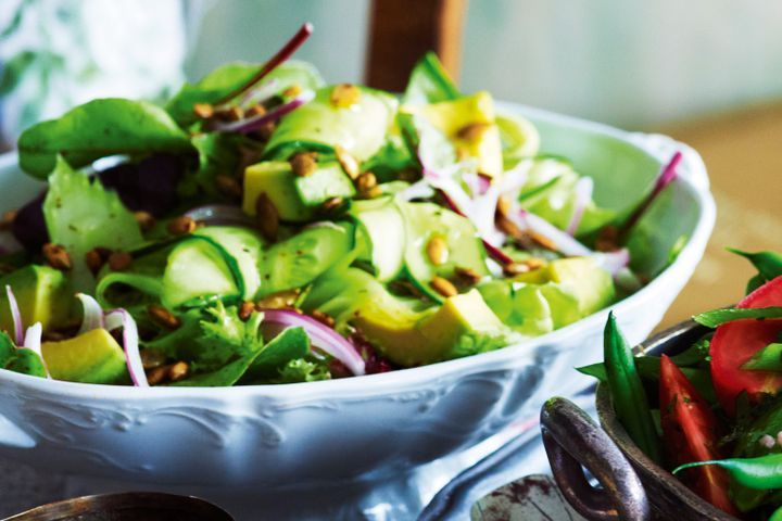 Cooking Salads Green salad with spicy pepitas