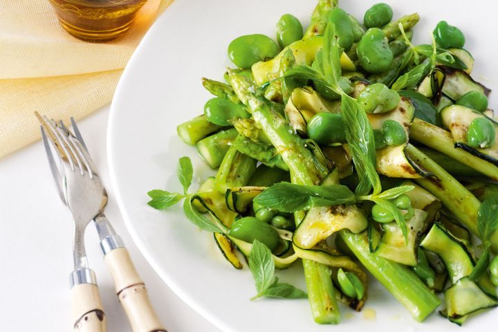 Cooking Salads Grilled asparagus and zucchini salad