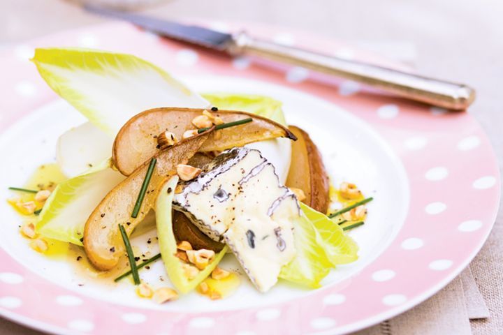 Cooking Salads Honey-roasted pear, hazelnut and blue cheese salad