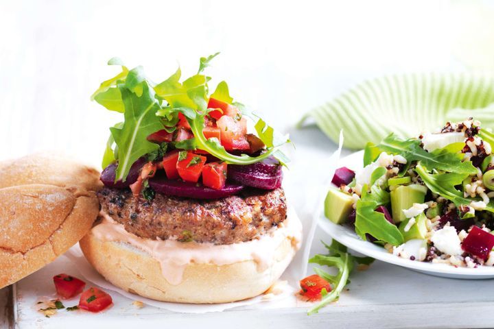 Cooking Salads Lamb burger with quinoa and beetroot salad