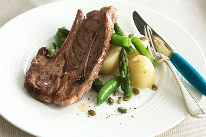 Cooking Salads Lamb chops with potato and pea salad