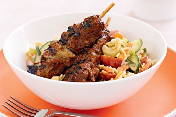 Cooking Salads Lamb skewers with crunchy salad