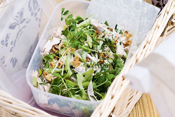 Cooking Salads Lemon chicken and walnut salad