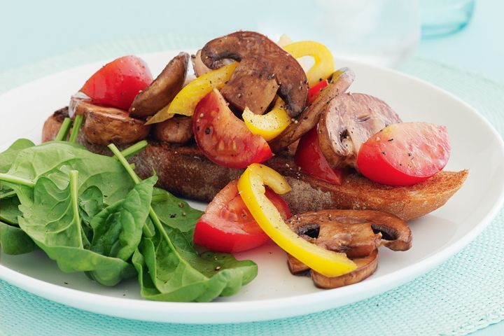 Cooking Salads Mushroom, tomato and capsicum salad