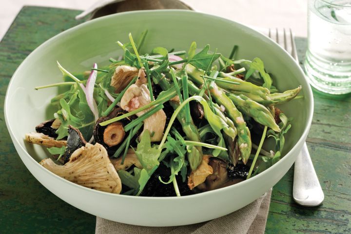 Cooking Salads Mushroom & asparagus salad with vinaigrette