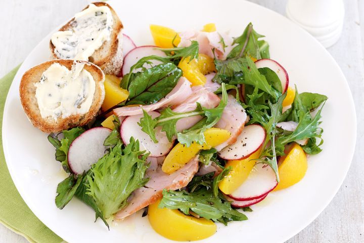 Cooking Salads Peach and ham salad with blue cheese croutons