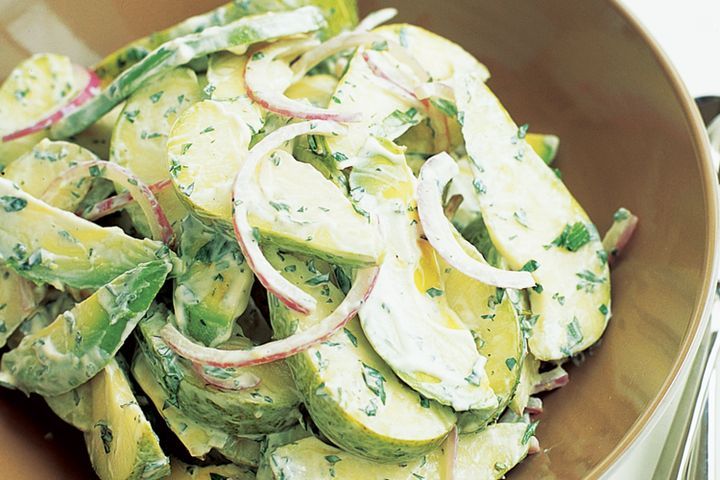 Cooking Salads Pear, avocado and onion salad