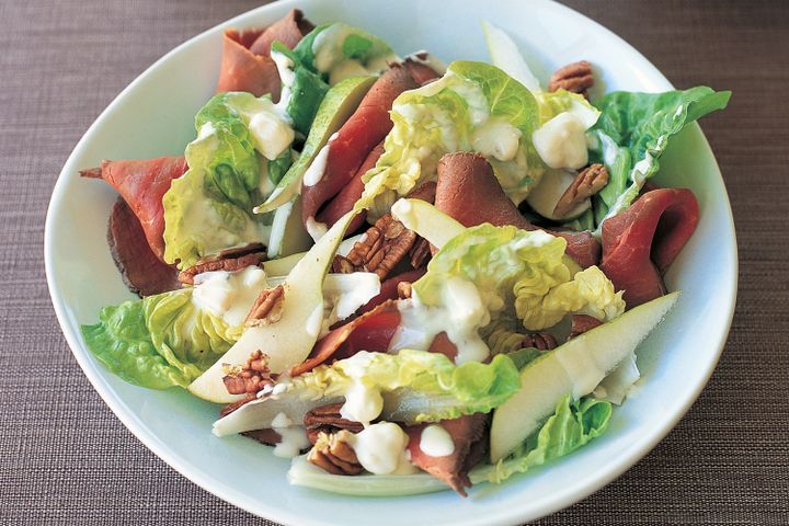 Cooking Salads Pear, blue cheese and roast beef salad
