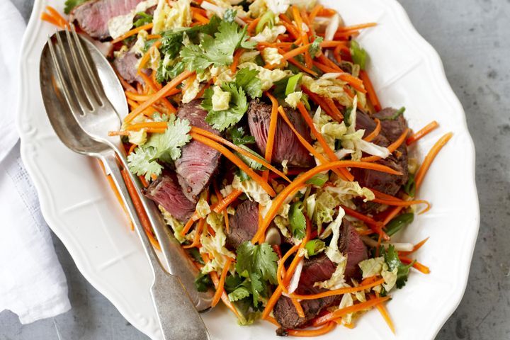 Cooking Salads Pepper-chilli beef grill with carrot salad