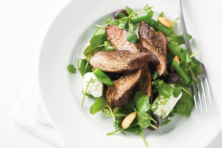 Cooking Salads Peppered lamb fillets on winter salad