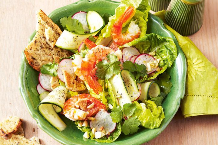 Cooking Salads Prawn, ruby grapefruit and macadamia salad