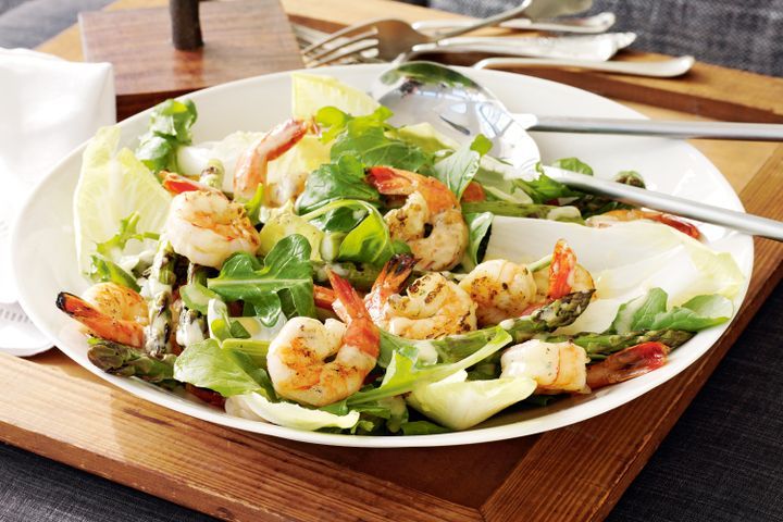 Cooking Salads Prawn and asparagus salad with lemon dressing