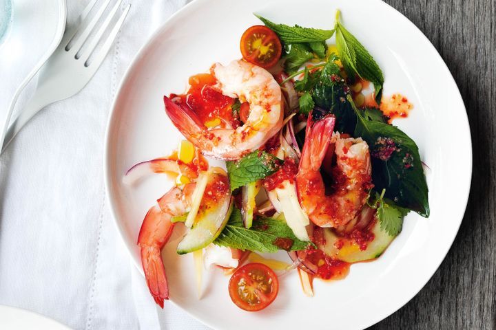 Cooking Salads Prawn and green mango salad