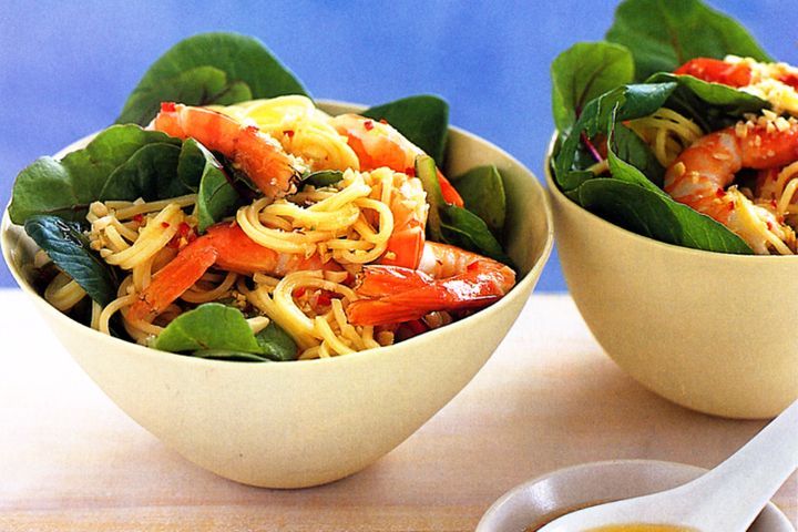 Cooking Salads Prawn and noodle salad with Thai dressing