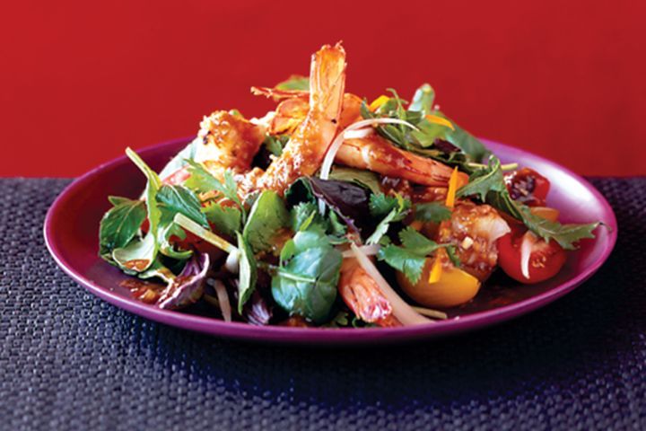 Cooking Salads Prawns with tamarind dressing & coriander salad