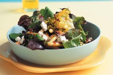 Cooking Salads Red oak leaf, goats cheese & macadamia salad