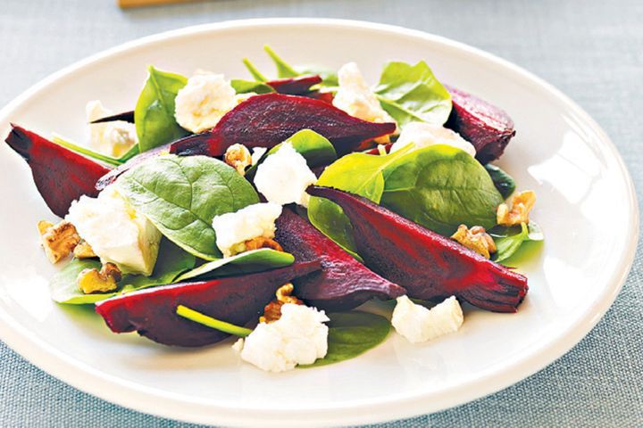 Cooking Salads Roasted beetroot, spinach and goats cheese salad