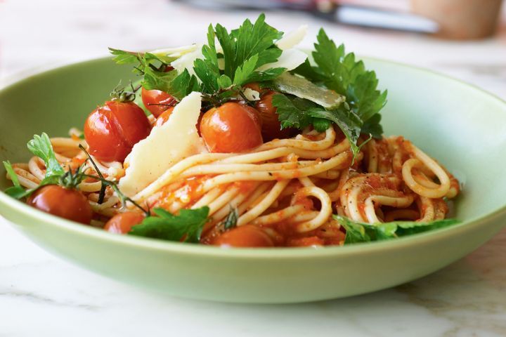 Cooking Salads Roasted tomato and chilli pasta with parsley salad