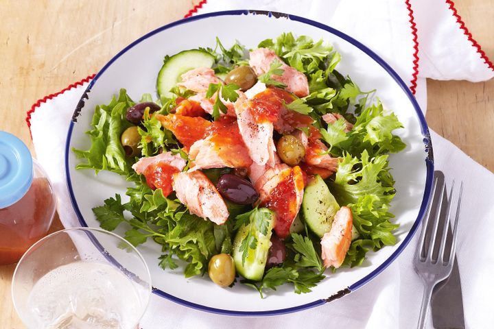 Cooking Salads Salmon and olive salad with spicy tomato dressing
