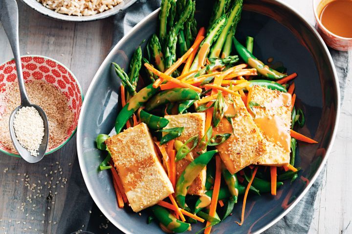 Cooking Salads Sesame-crusted tofu with spring vegie salad