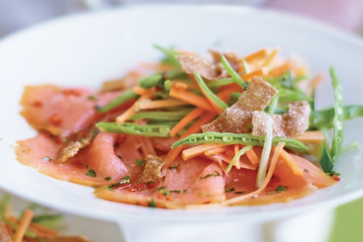 Cooking Salads Smoked salmon & crisp wonton salad