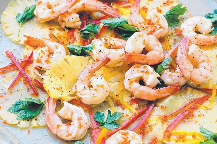 Cooking Salads Spicy prawn and pineapple salad