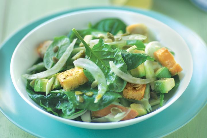 Cooking Salads Spinach & fennel salad with cheese croutons