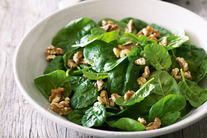 Cooking Salads Spinach & walnut salad