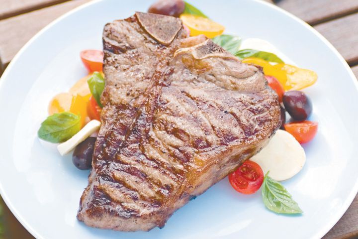 Cooking Salads T-bone with tomato and bocconcini salad