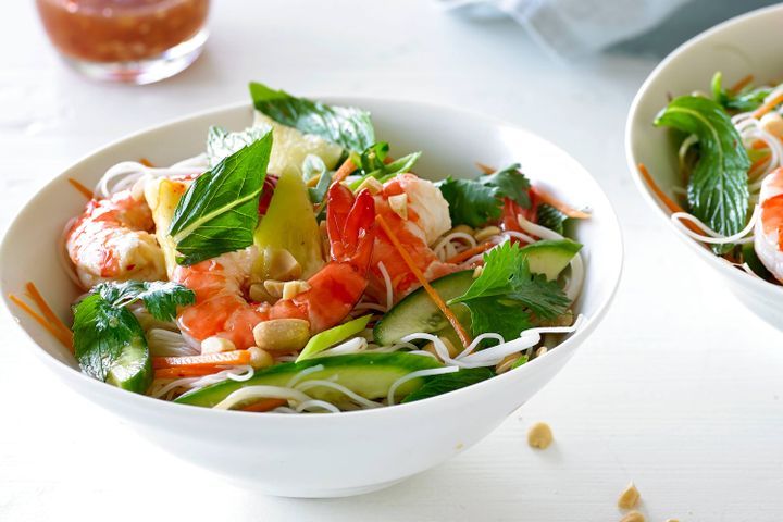 Cooking Salads Thai prawns, pineapple & noodle salad