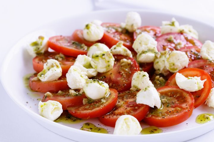 Cooking Salads Tomato and mozzarella salad