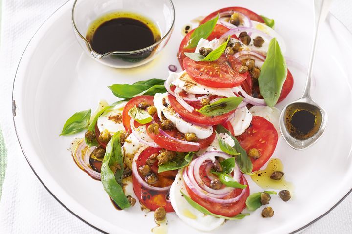 Cooking Salads Tomato and mozzarella salad with balsamic dressing