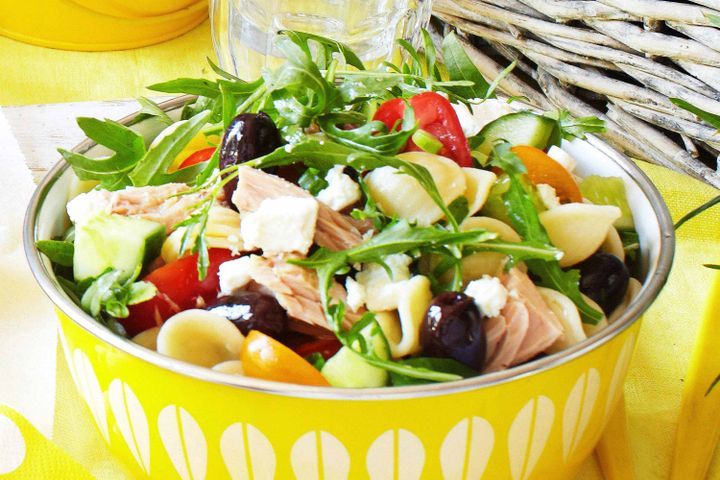 Cooking Salads Tuna, rocket and Persian fetta salad