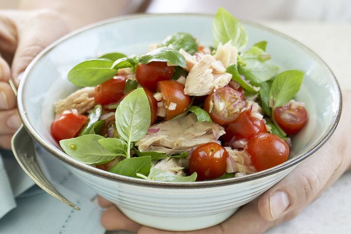 Cooking Salads Tuna & tomato salad