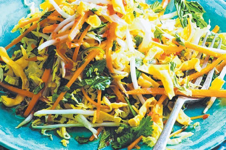 Cooking Salads Vietnamese salad with crunchy noodles
