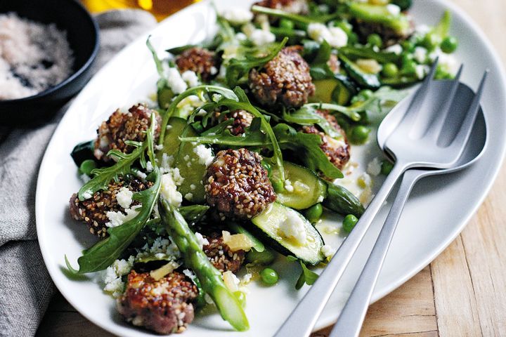 Cooking Salads Warm salad of lamb, zucchini, asparagus & feta