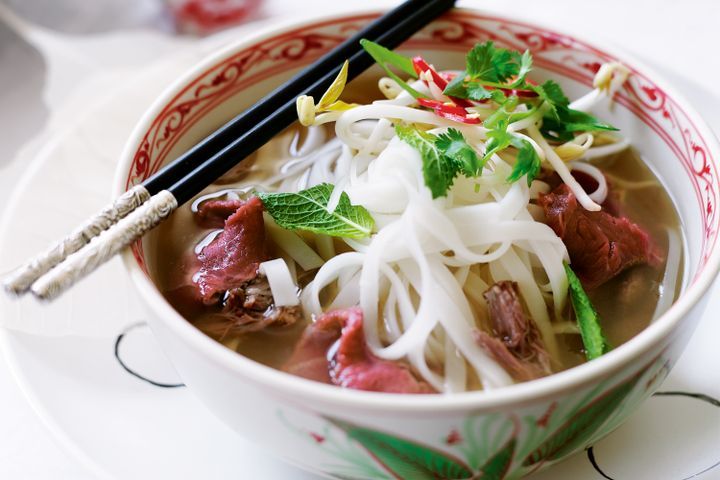 Cooking Soups Beef and noodle soup (Pho bo)