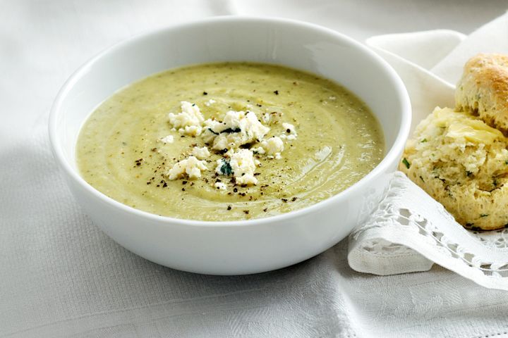 Cooking Soups Broccoli, zucchini and blue cheese soup