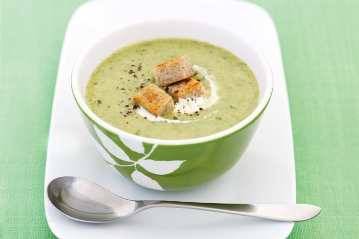 Cooking Soups Broccoli and leek soup