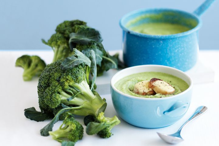 Cooking Soups Broccoli soup with Swiss cheese toasts