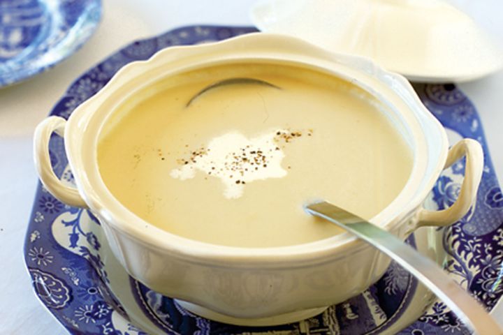 Cooking Soups Cauliflower soup with blue-cheese scones