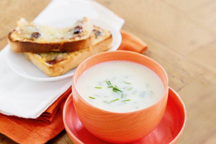 Cooking Soups Creamy cauliflower soup with cheddar and chutney toasts