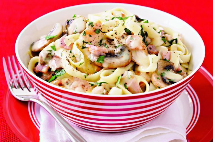 Cooking Soups Creamy chicken and mushroom fettuccine