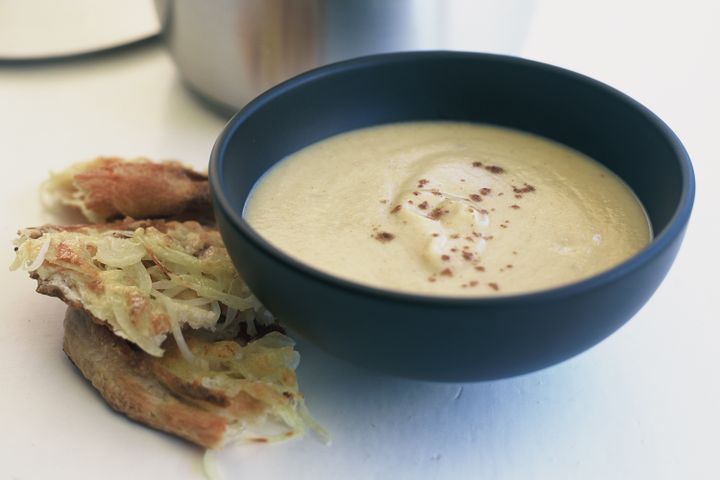 Cooking Soups Curried parsnip soup with onion naan