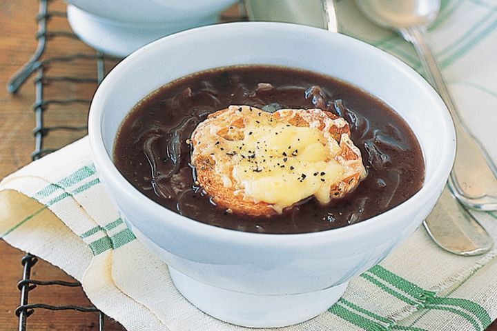 Cooking Soups French onion and thyme soup