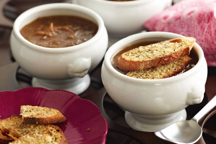 Cooking Soups French onion soup with parmesan croutons