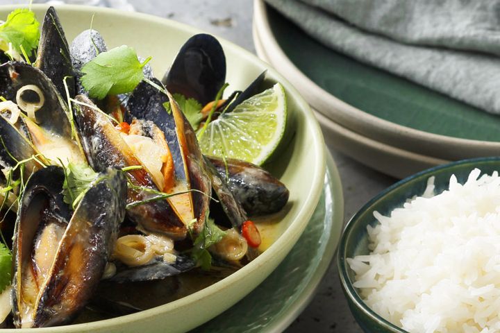 Cooking Soups Lemongrass & chilli mussels in a fragrant coconut broth